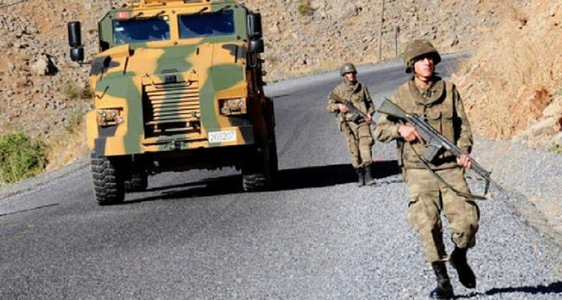 Represalii turce în nordul Irakului, în urma unui atac cu mortier kurd soldat cu moartea a doi militari turci, atribuit de Ankara PKK