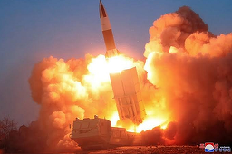 Lansatoare de rachete multiple de ”calibru mare” testate în Coreea de Nord, supervizate de Ri Pyong Chol, vicepreşedintele Comitetului Central al Partidului Muncitorilor