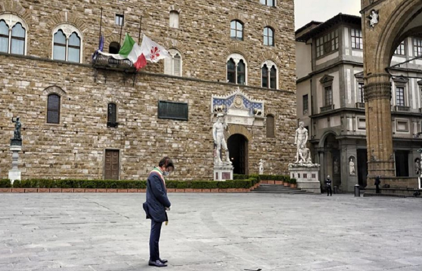 Moment de reculegere şi steaguri coborâte în bernă în Italia şi la Vatican, în ”amintirea victimelor coronavirusului” şi într-un omagiu adus profesioniştilor din domeniul sănătăţii
