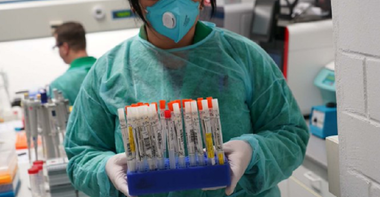 Marea Britanie depăşeşte pragul de 3.000 de decese din cauza noului coronavirus, care cresc cu 563 (31%) într-o singură zi; bilanţul contaminărilor se apropie de 30.000
