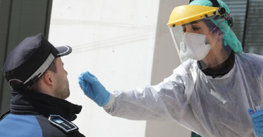 Bilanţul zilnic al morţilor din cauza covid-19 scade din nou, la 605 de decese, cel mai mic din 24 martie; 15.843 de oameni au murit în ţară; bilanţul contaminărilor creşte cu 4.576 la 157.022 de cazuri