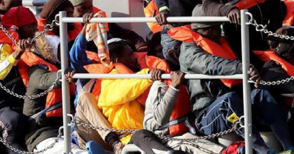Malta anunţă, după Italia, că nu mai poate salva şi primi migranţi