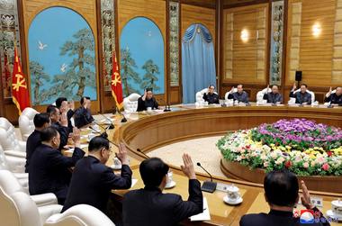 Reuters: Coreea de Nord vrea măsuri mai dure pentru ca cetăţenii să fie feriţi coronavirus. Liderul Kim Jong Un nu poartă însă mască
