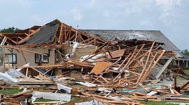 Cel puţin şase oameni au murit din cauza tornadelor care au lovit trei state americane

