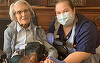 O britanică în vârstă de 106 ani, Connie Titchen, se vindecă de covid-19 şi creşte moralul ţării - VIDEO