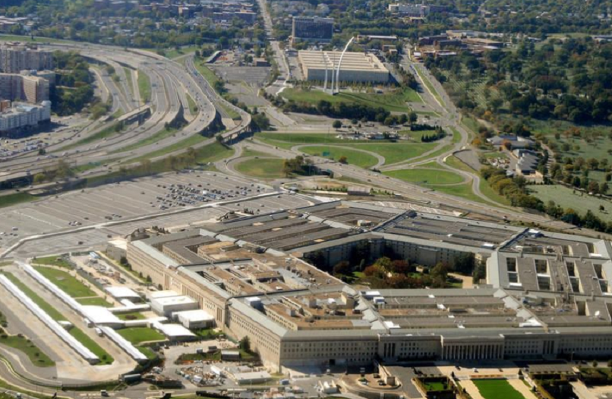 O anchetă a Pentagonului nu a putut stabili dacă atribuirea contractului JEDI către Microsoft şi nu către Amazon a fost influenţată de Casa Albă