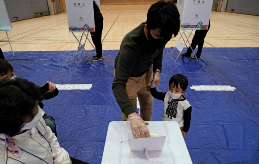 Coreea de Sud - Partidul preşedintelui Moon Jae-in a câştigat alegerile legislative

