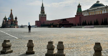 Veterani ruşi îi cer lui Putin să amâne defilarea militară de la 9 mai, prevăzută în continuare să marcheze la Moscova 75 de ani de la capitularea celui de-al Treilea Reich în faţa URSS