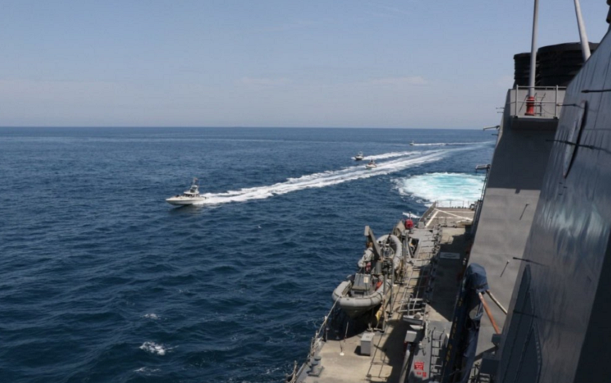 Unsprezece vedete iraniene efectuează manevre ”periculoase şi provocatoare” în apropierea a şase nave americane de război la Golful Persic, denunţă Pentagonul