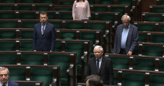 Partidul Dreptate şi Justiţie depune în Parlamentul polonez un proiect de lege privind modificarea Constituţiei în vederea prelungirii cu doi ani a mandatului preşedintelui Andrzej Duda