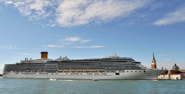 O parte a călătorilor pachebotului Costa Deliziosa, la bordul căruia nu s-a semnalat niciun caz de covid-19, debarcaţi la Barcelona, după ce au stat izolaţi pe mare cinci săptămâni, iar restul pasagerilor şi echipajul îşi încheie călătoria în jurul lumii la Genova