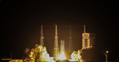 Iranul lansează ”cu succes” Nur, un prim satelit militar, cu lansatorul Qassed, din deşertul Markazi, anunţă Gardienii Revoluţiei