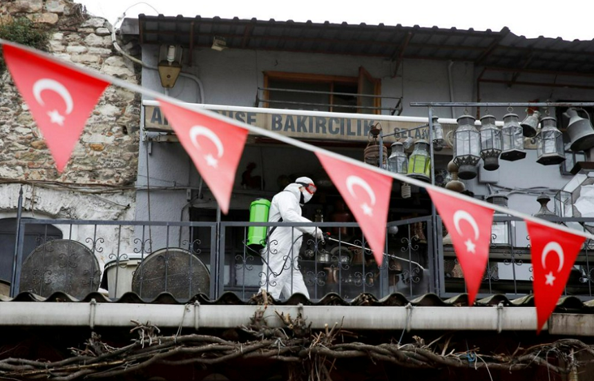 Aproape 3.500 de membri ai personalului turc de îngrijire infectaţi cu noul coronavirus şi 24 de morţi, anunţă Uniunea Medicilor din Turcia