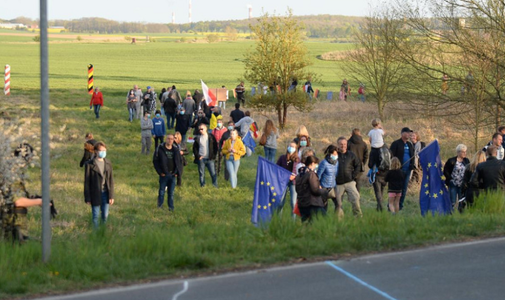 Sute de muncitori transfrontalieri polonezi protestează faţă de închiderea frontierei cu Germania