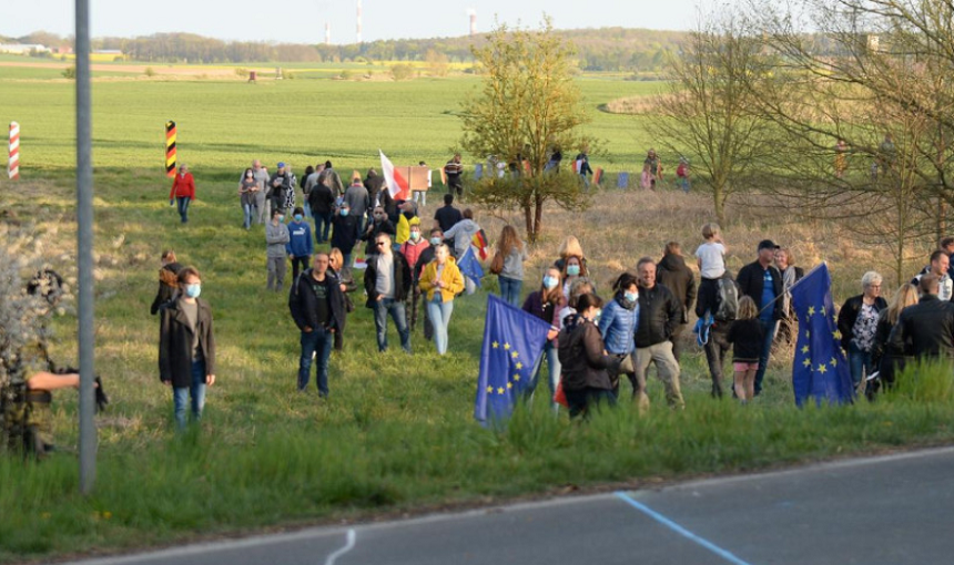 Sute de muncitori transfrontalieri polonezi protestează faţă de închiderea frontierei cu Germania