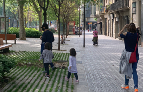 Copiii spanioli ies în stradă să se joace după şase săptămâni de izolare din cauza pandemiei covid-19, soldată cu peste 200.000 de morţi în lume; Europa încearcă prudent să iasă din izolare