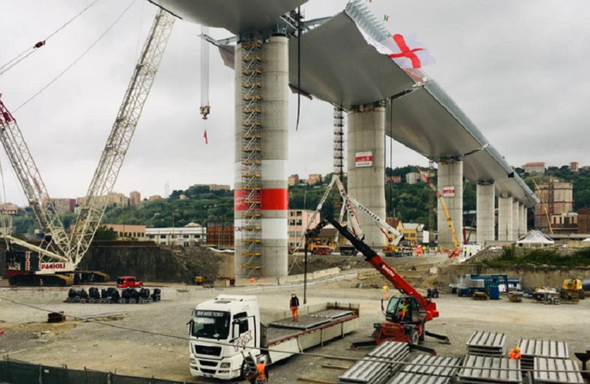”Rază de speranţă” în Italia după instalarea ultimului tronson al noului pod de la Genova