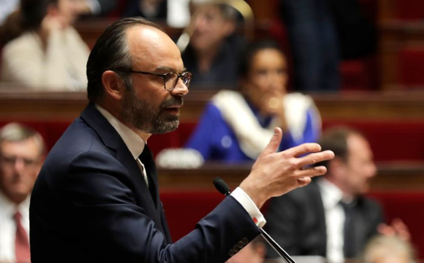 Premierul francez Edouard Philippe avertizează în Parlament cu privire la ”riscul surpării economiei” fără o ieşire din izolare