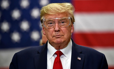 Unul dintre valeţii personali ai lui Trump, un membru US Navy, testat pozitiv cu noul coronavirus; Trump, testat negativ