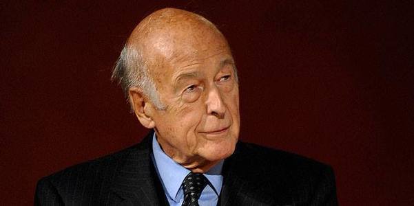 Plângere împotriva fostului preşedinte francez Valéry Giscard d'Estaing pentru agresiune sexuală 