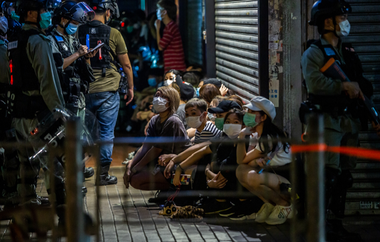 Şefa guvernului din Hong Kong Carrie Lam se angajează să revizuiască sistemul educaţiei şi apreciază că învăţământul şi cultura generală au contribuit la alimentarea mişcării în favoarea democraţiei 