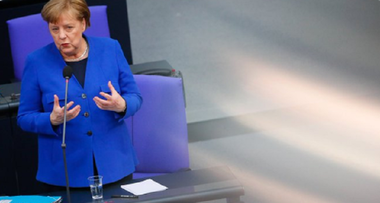 Merkel anunţă că deţine ”probe” ale unor tentative ”scandaloase” de atacuri cibernetice ruse împotriva sa, în care i s-au furat date dintr-un serviciu de mesagerie, şi ameninţă Rusia cu ”măsuri”; un suspect, arestat