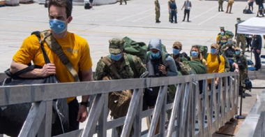 Cinci marinari de la bordul portavionului USS Theodore Roosevelt, testaţi din nou pozitiv cu noul coronavirus, evacuaţi împreună cu alţi 20 de militari cu care au intrat în contact