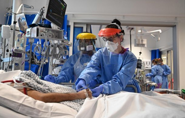 Bilanţul covid-19 în Marea Britanie se apropie de 43.000 de morţi, arată Oficiul Naţional britanic de Statistică şi sporeşte presiunile asupra lui Johnson pe tema gestionării pandemiei
