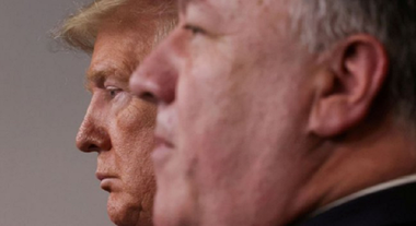 Trump şi Pompeo se apără în scandalul destituirii Inspectorului General al Departamentului de Stat Steve Linick, care ancheta cu privire la plângeri privind încredinţarea unor sarcini domestice unui agent şi vânzarea de armament către Arabia Saudită