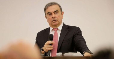 Doi bărbaţi, fosta ”Beretă Verde” Michael Taylor şi fiul său Peter Taylor, arestaţi în SUA în legătură cu fuga lui Carlos Ghosn din Japonia