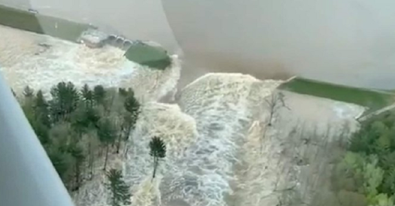 Mii de persoane evacuate în Michigan, după revărasarea a două baraje, alimentând temeri cu privire la inundaţii ”istorice”