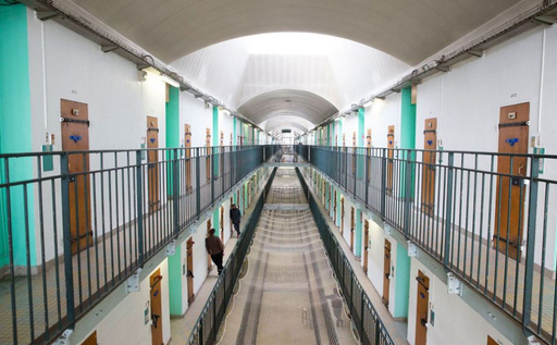 Un minor rănit într-un incendiu la o închisoare în Strasbourg