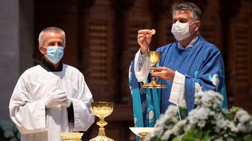 Autorităţile germane încearcă să identifice persoanele care au participat la o slujbă religioasă în Frankfurt, la care s-a răspândit COVID-19