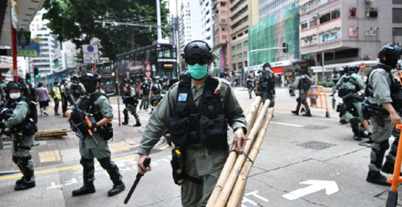 Presa chineză denunţă bătaia cruntă a unui avocat de către manifestanţi la Hong Kong