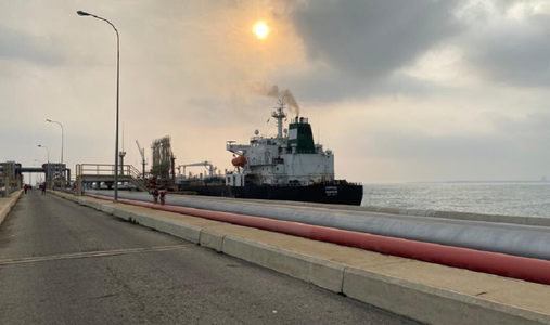 Primul petrolier iranian, Fortune, soseşte la rafinăria din portul venezuelean El Palito, anunţă Guvernul; petrolierele Forest, Petunia, Faxon şi Clavel urmează să sosească în zilele următoare