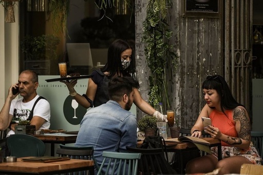 Coronavirus - Grecia a redeschis cafenelele şi restaurantele