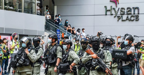Revocarea americană a statutului special al Hong Kongului este un act ”barbar”, denunţă China 