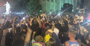 Furie la Louisville după uciderea unei femei de culoare în martie, în paralel cu violenţele de la Minneapolis
