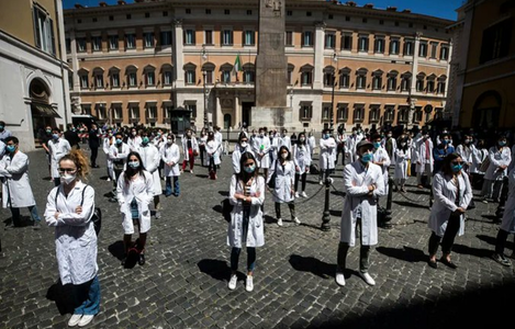 Mii de medici cer, în stradă, o reformă în Italia