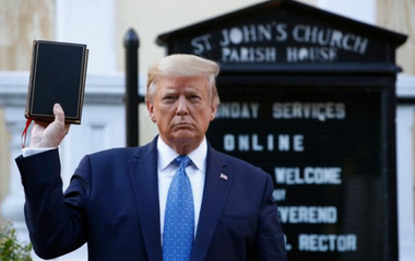 UPDATE-Trump ameninţă că va trimite armata pe străzi pentru a pune capăt protestelor, ”terorism intern”; Joe Biden denunţă folosirea armatei americane împotriva americanilor şi ”tulburări civile”;  manifestanţi dispersaţi pentru ca Trump să viziteze Biserica Saint John; Derek Chauvin, compare în justiţie la 8 iunie