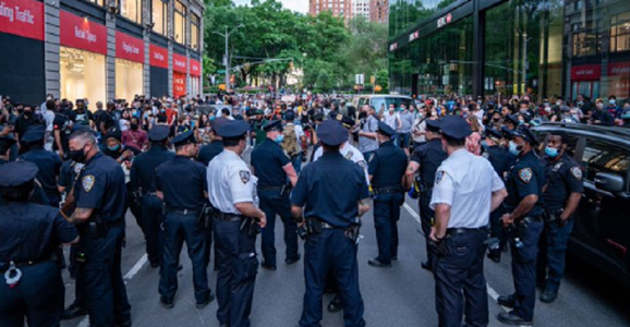 New York-ul prelungeşte interdicţia de circulaţie şi refuză să facă apel la Garda naţională