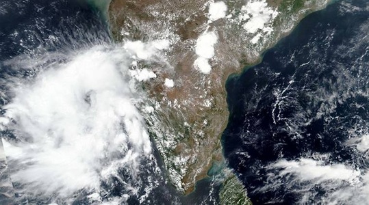 Ciclonul Nisarga s-a intensificat pe măsură ce se apropie de Mumbai

