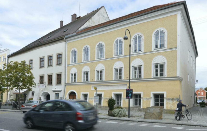 Casa natală a lui Adolf Hitler de la Braunau am Inn, în Austria, urmează să devină post de poliţie; licitaţia europeană, câştigată de cabinetul austriac de arhitectură Marte.Marte; lucrările, în valoare de cinci milioane de euro, încep în 2023