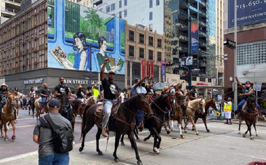Zeci de mii de oameni îi aduc un omagiu lui George Floyd la Houston; funeralii la 9 iunie; ceremonii joi la Minneapolis şi sâmbătă în North Carolina de unde este originar