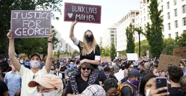 Aproape două treimi dintre americani dezaprobă modul în care Trump gestionează tulburările civile din SUA după moartea lui George Floyd; Biden îl devansează cu zece puncte procentuale în vederea alegerilor