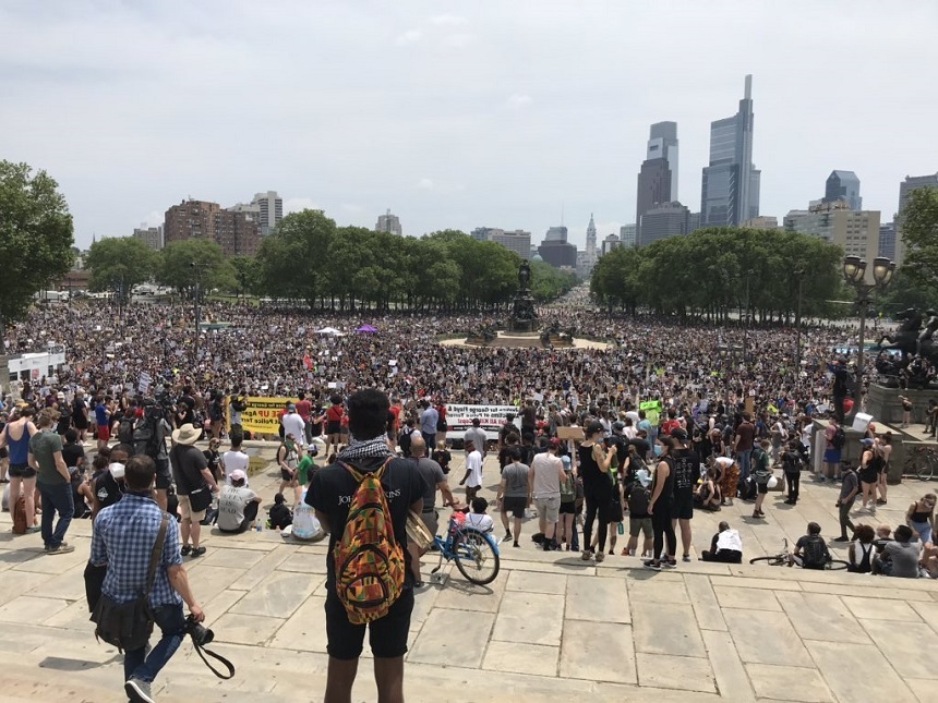 Proteste în SUA - Peste 43.300 de membri ai Gărzii Naţionale, mobilizaţi în întreaga ţară. Mii de oameni, adunaţi în Washington, New York şi Philadelphia - VIDEO