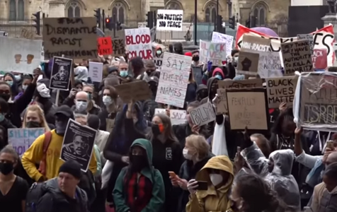 Londra - Paisprezece poliţişti, răniţi în protestele de sâmbătă