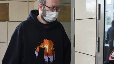 Jurnalistul Ilia Azar, eliberat după zece zile petrecute în detenţie pentru un protest solitar