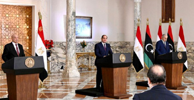 Egiptul îl păstrează pe Haftar în Libia pentru moment, după eşecul ofensivei vizând Tripoli şi propune un armistiţiu, de care GNA se face că nu aude; Cairo şi-ar putea schimba planurile, consideră unii experţi; EAU susţine iniţiativa egipteană
