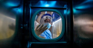 Noul coronavirus s-ar fi răspândit în China încă din august 2019, arată un studiu realizat de Harvard Medical School, care analizează traficul în parcările spitatelor din Wuhan şi căutări pe reţele de căutare a unor simptome; ipoteza unui virus natural, coroborată